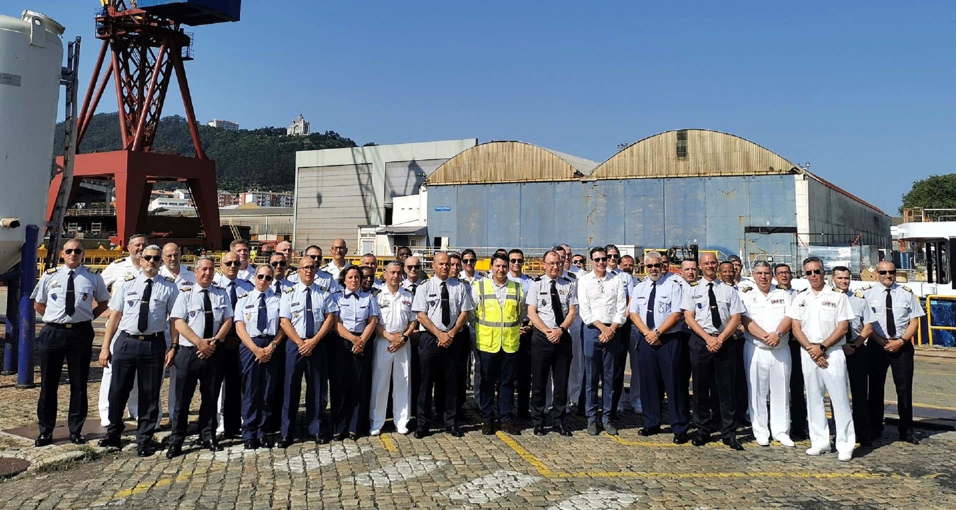 Curso de Promoção a Oficial General visita entidades do setor da Defesa e da Segurança no norte do país